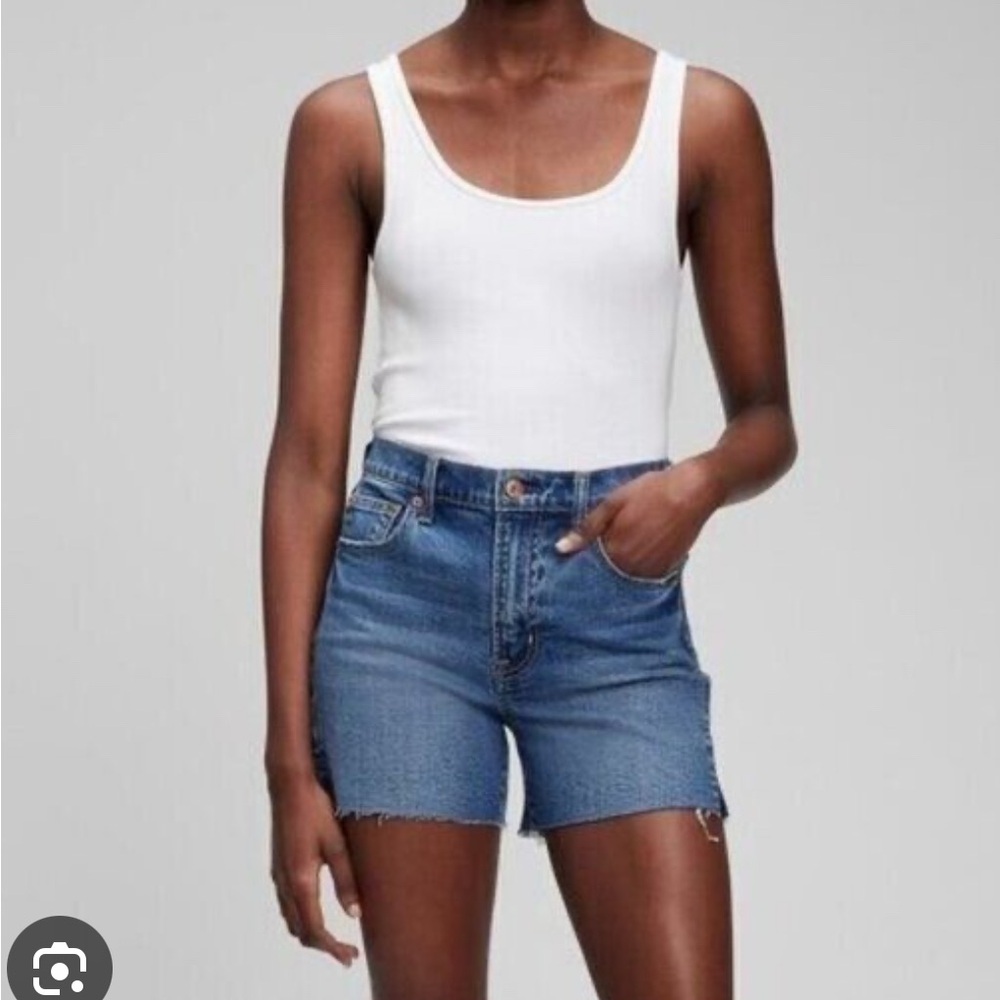 Gap 4in High Rise Denim Shorts. Size 26 (2-regular)
